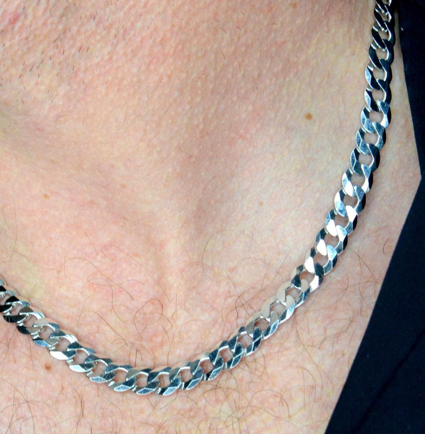 Srebrny łańcuszek 925 pancerka 8 mm rodowany DIA-LAN-2087R-200-925 8mm. Srebrny łańcuszek najwyższej próby srebra 925. Łańcuszek srebrny o splocie pancerki idealny na prezent. Łańcuszek srebrny rodowany o wadze 31,40 gram i szerokośc (1).jpg